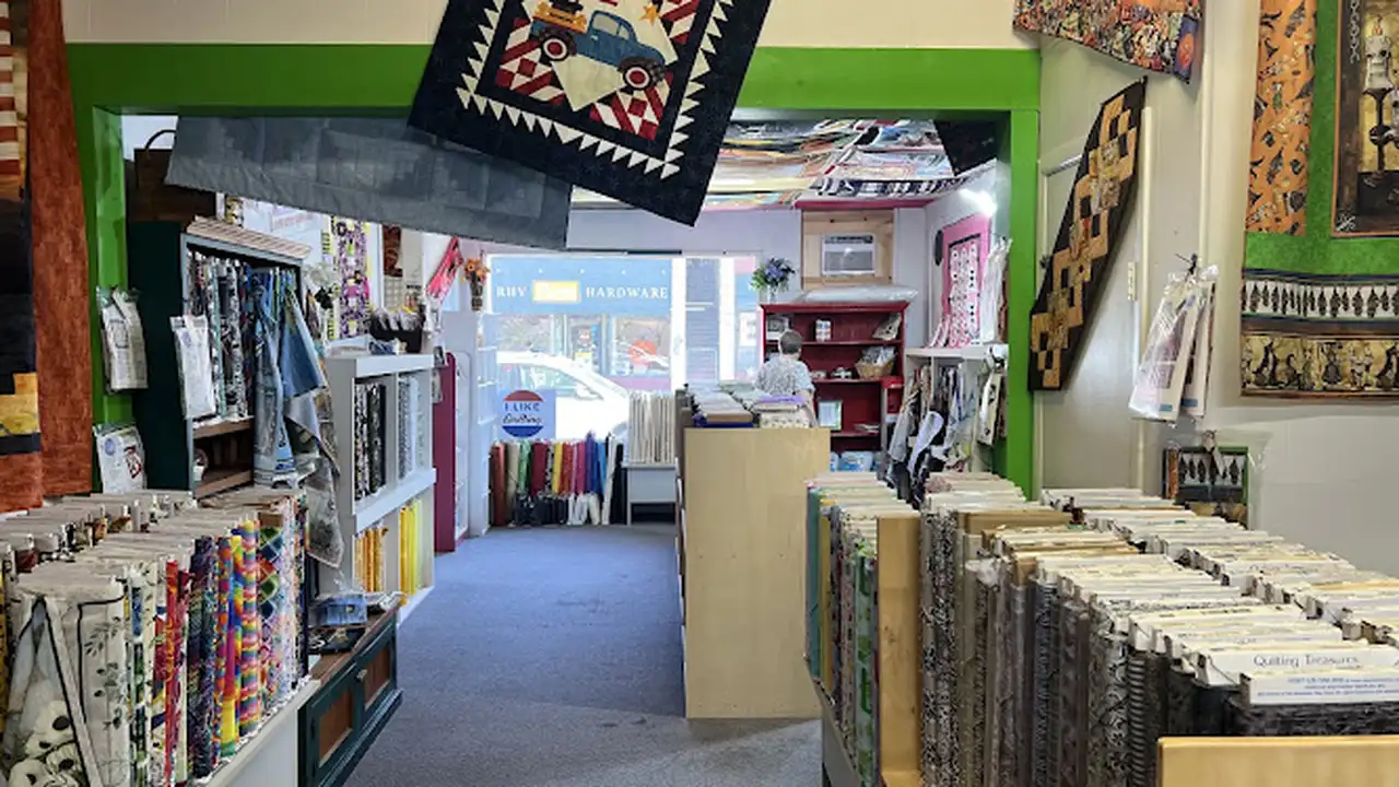 Fabric store in Abilene, KS: Material Girls Quilt Shop