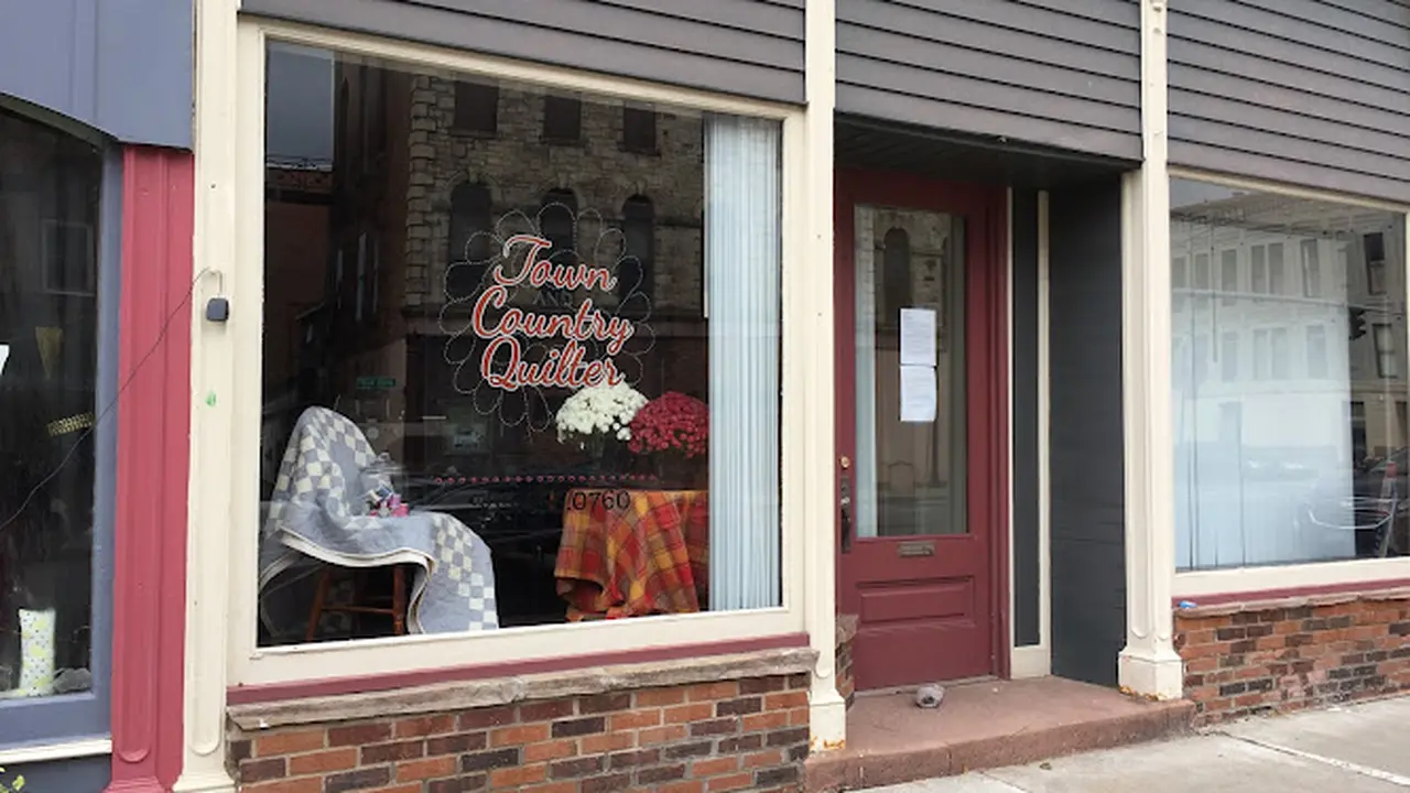 Fabric store in Albion, NY: Town and Country Quilt Shop