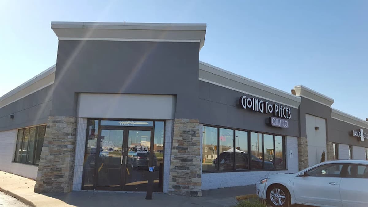 Fabric store in Appleton, WI: Going To Pieces Quilt Co LLC