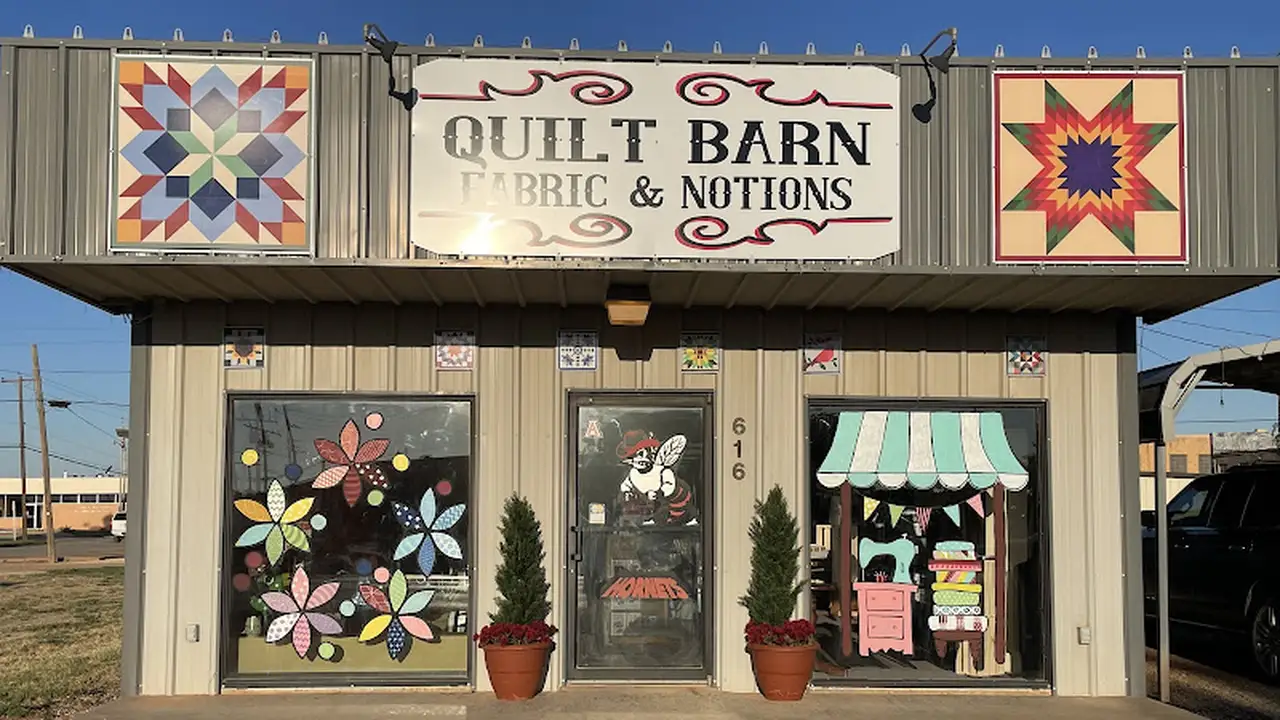 Fabric store in Aspermont, TX: Headquarters General Store Quilt Barn