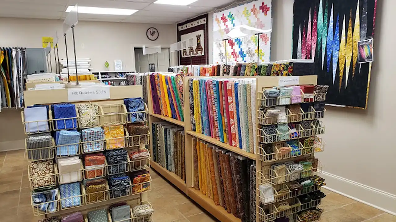 Fabric store in Athens, AL: 3 Hens & A Chick Quilt Shop