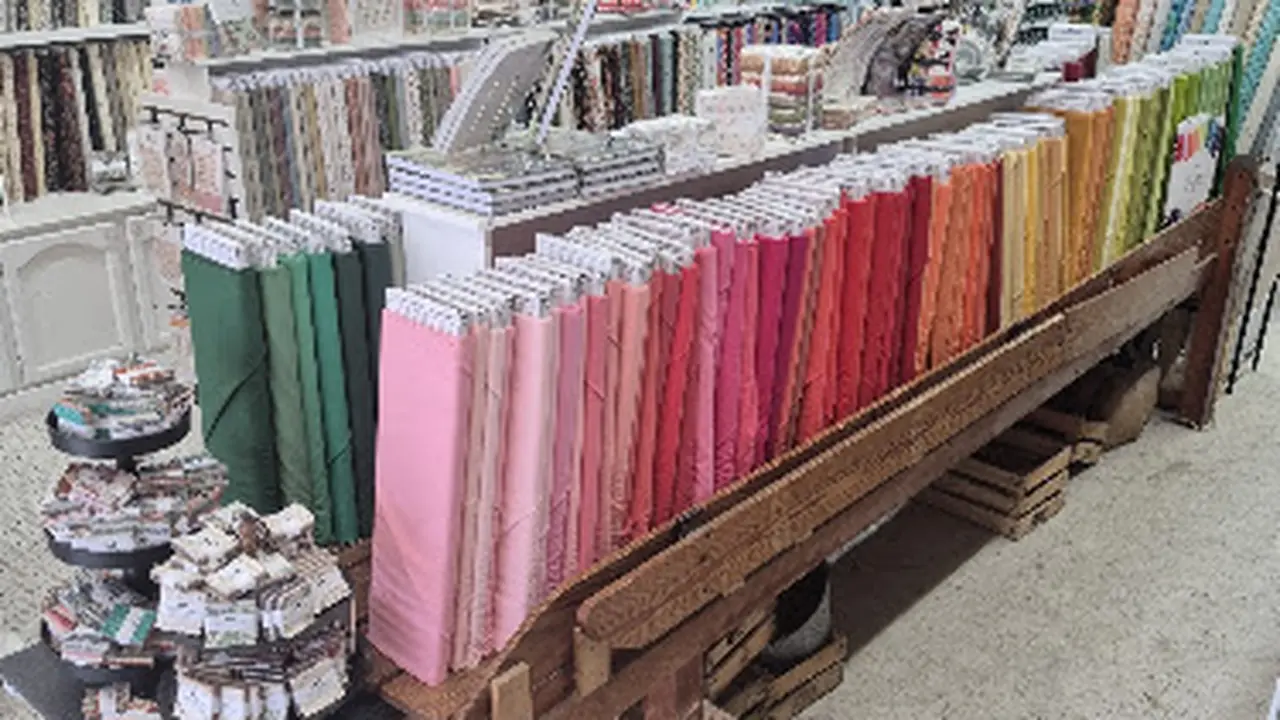 Fabric store in Attalla, AL: 31:13 Quilting and Embroidery