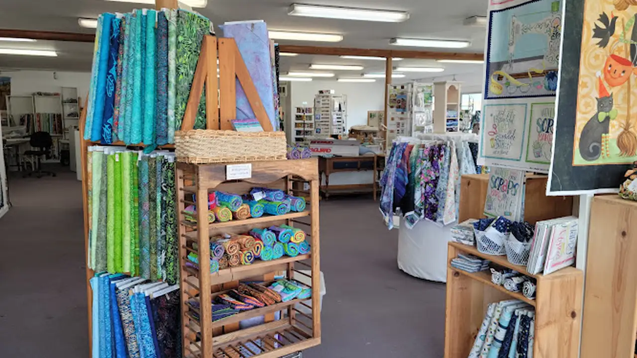Fabric store in Bandon, OR: Forget-Me-Knots Quilt Shop