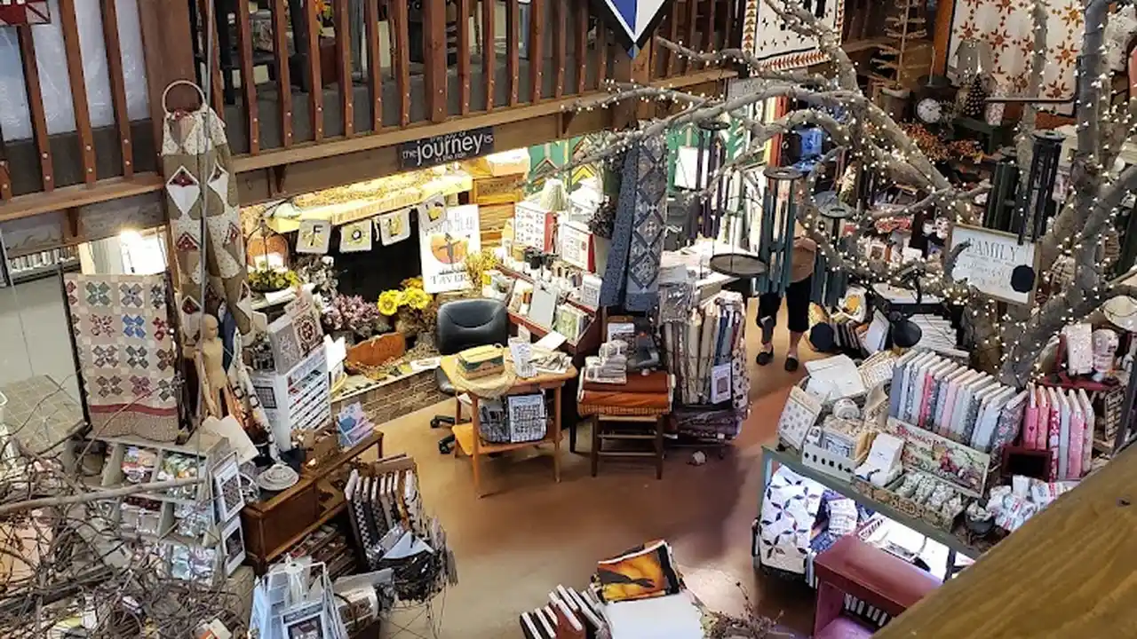 Fabric store in Belpre, OH: Neff's Country Loft