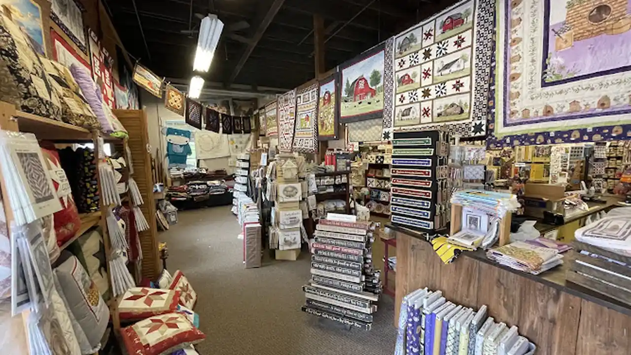 Fabric store in Bird in Hand, PA: Log Cabin Quilt Shop