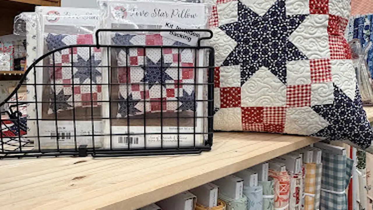 Fabric store in Bonney Lake, WA: Starlit Quilts