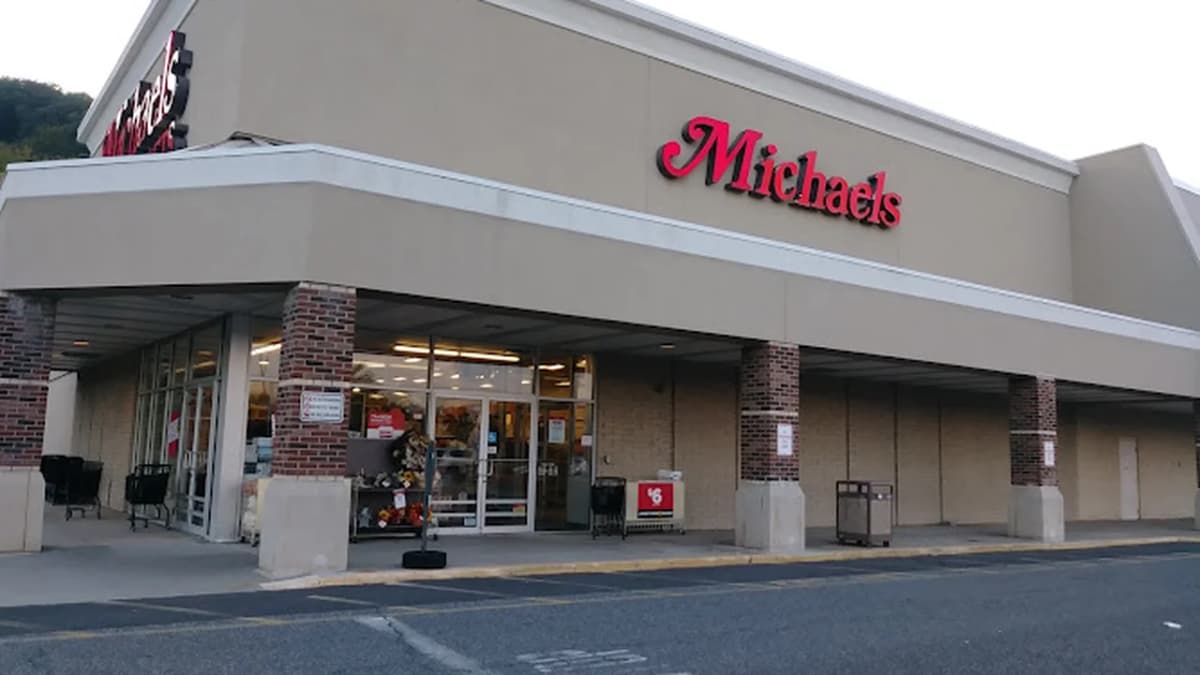 Fabric store in Brookfield, CT: Michaels