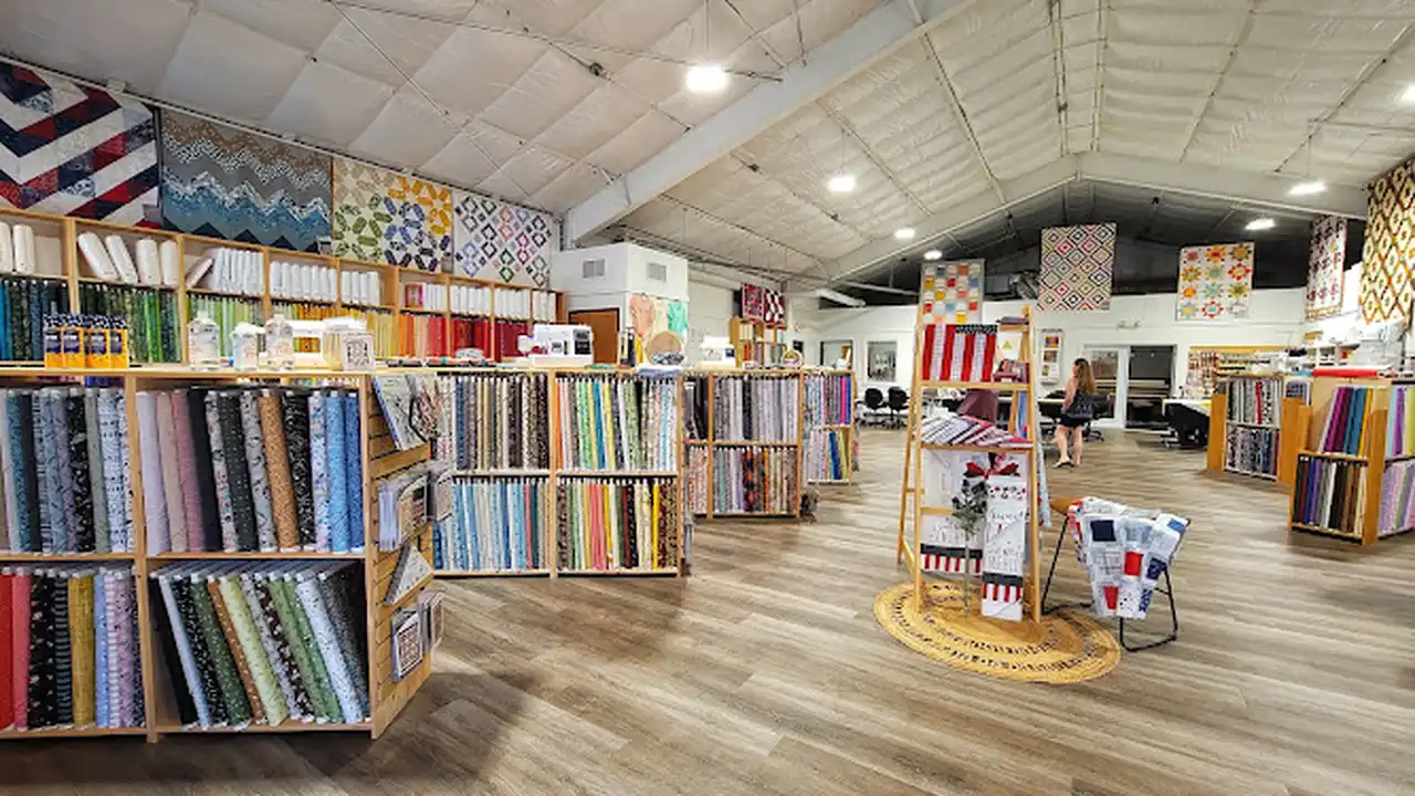 Fabric store in Brookneal, VA: Threads Run Thru it