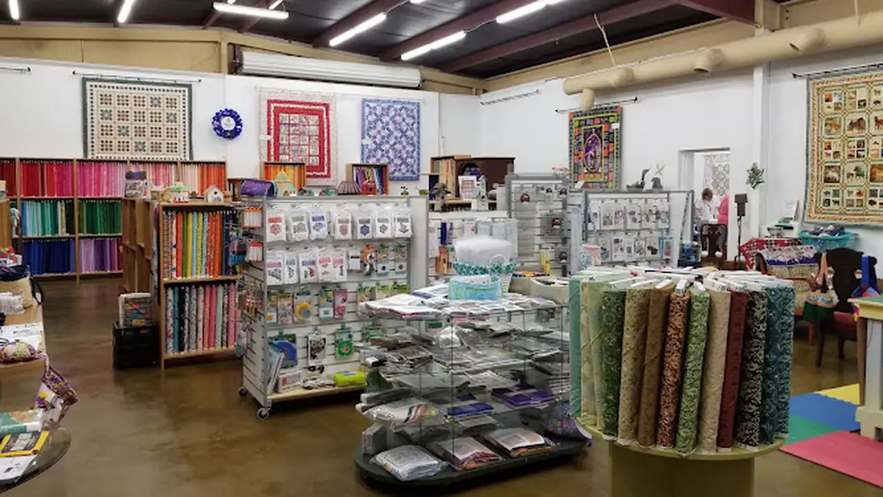 Fabric store in Byron, GA: Birdhouse Quilts