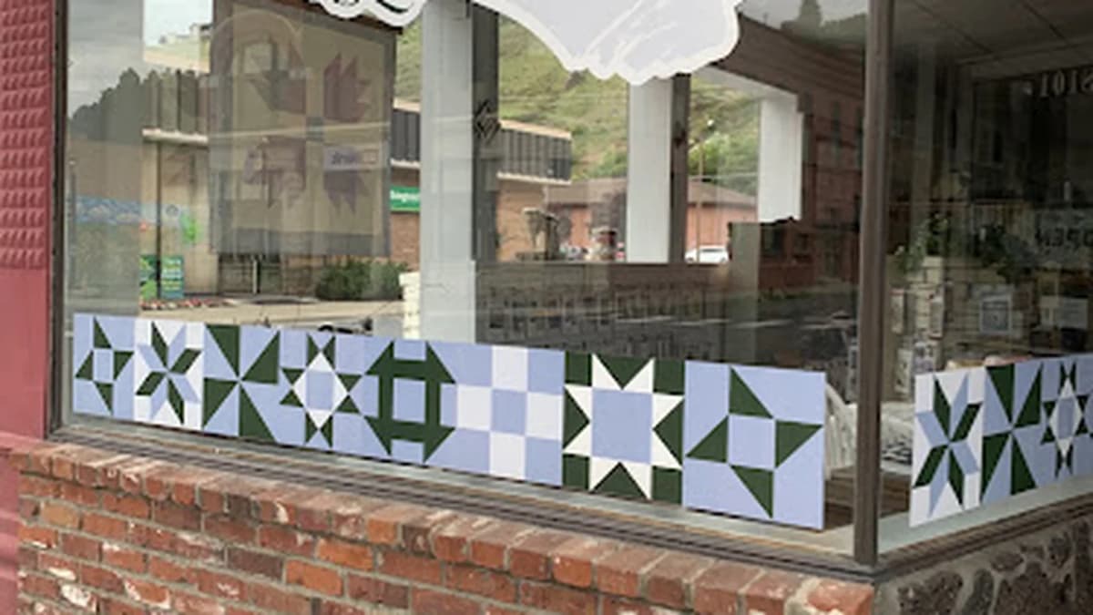 Fabric store in Colfax, WA: Palouse River Quilts