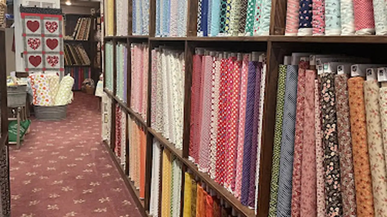 Fabric store in Columbus, NE: Claus' En Paus Quilt Shoppe