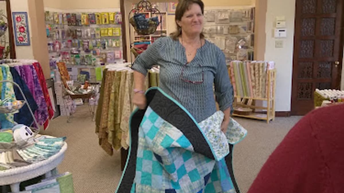 Fabric store in Colusa, CA: Friends Around the Block Quilt Shop