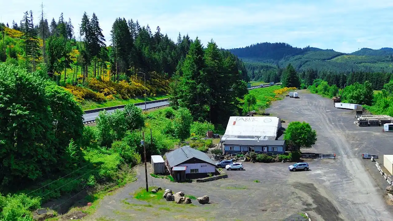 Fabric store in Cottage Grove, OR: Dee-Dee's Quilts & Fabric