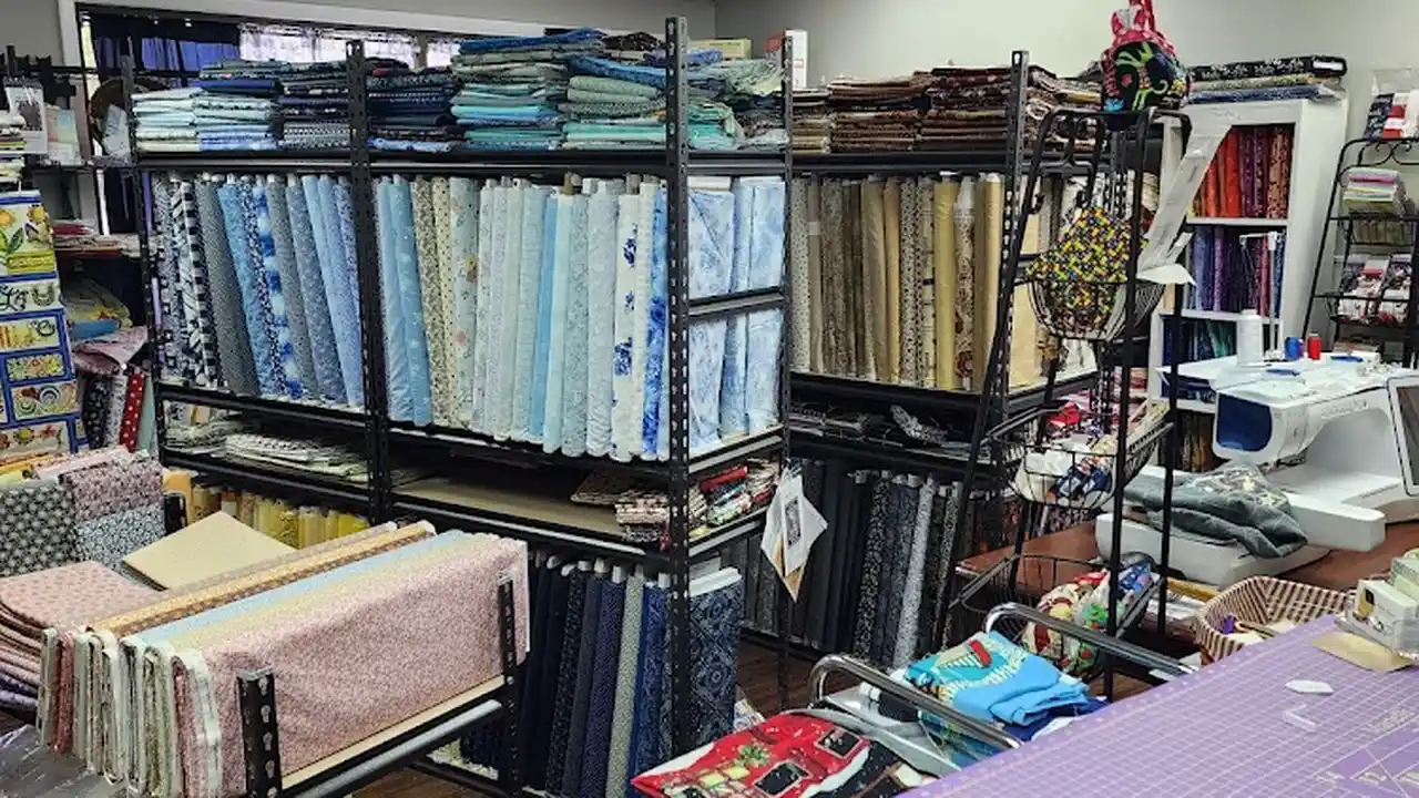 Fabric store in Dandridge, TN: The Quilted Square