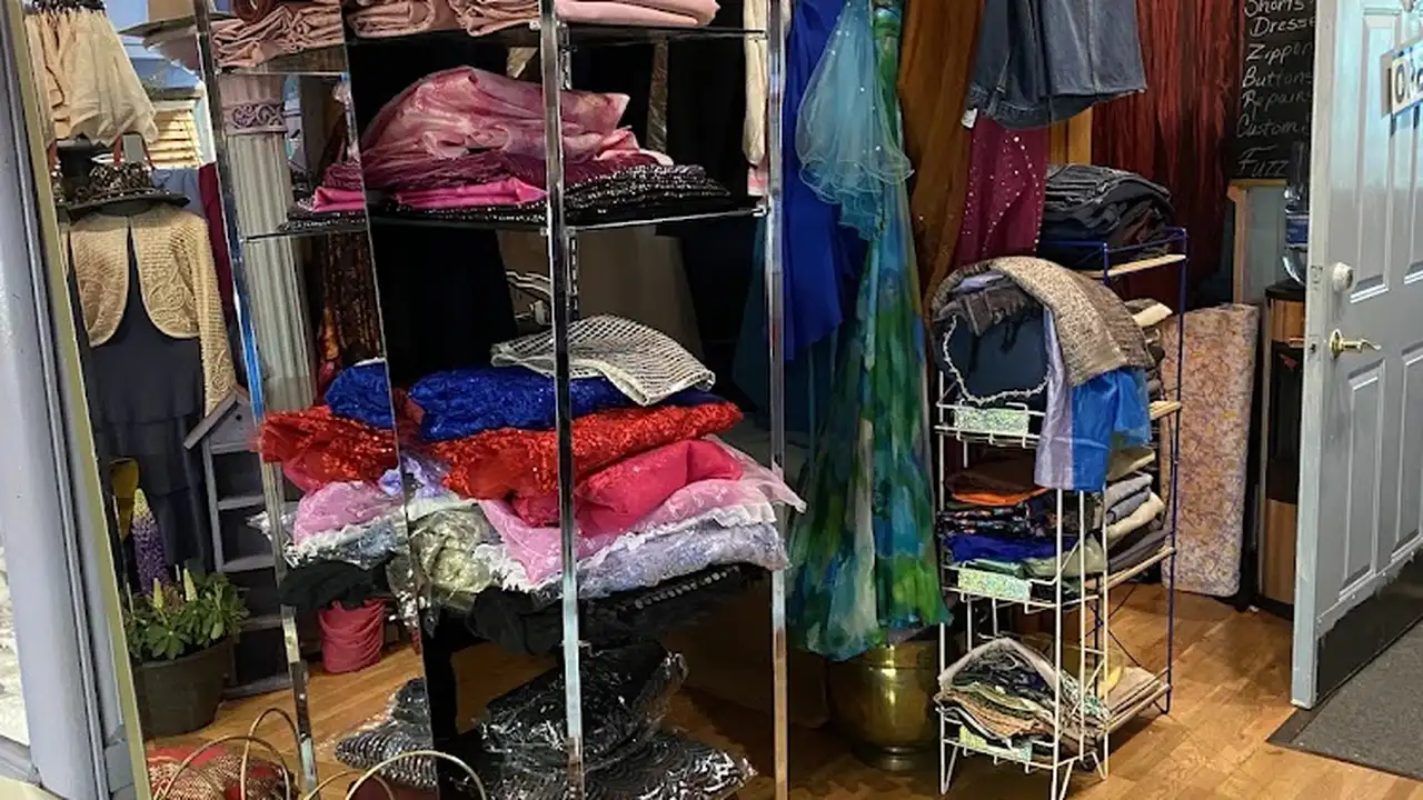 Fabric store in Decatur, IL: FuzzBeez Embellishments & Accents