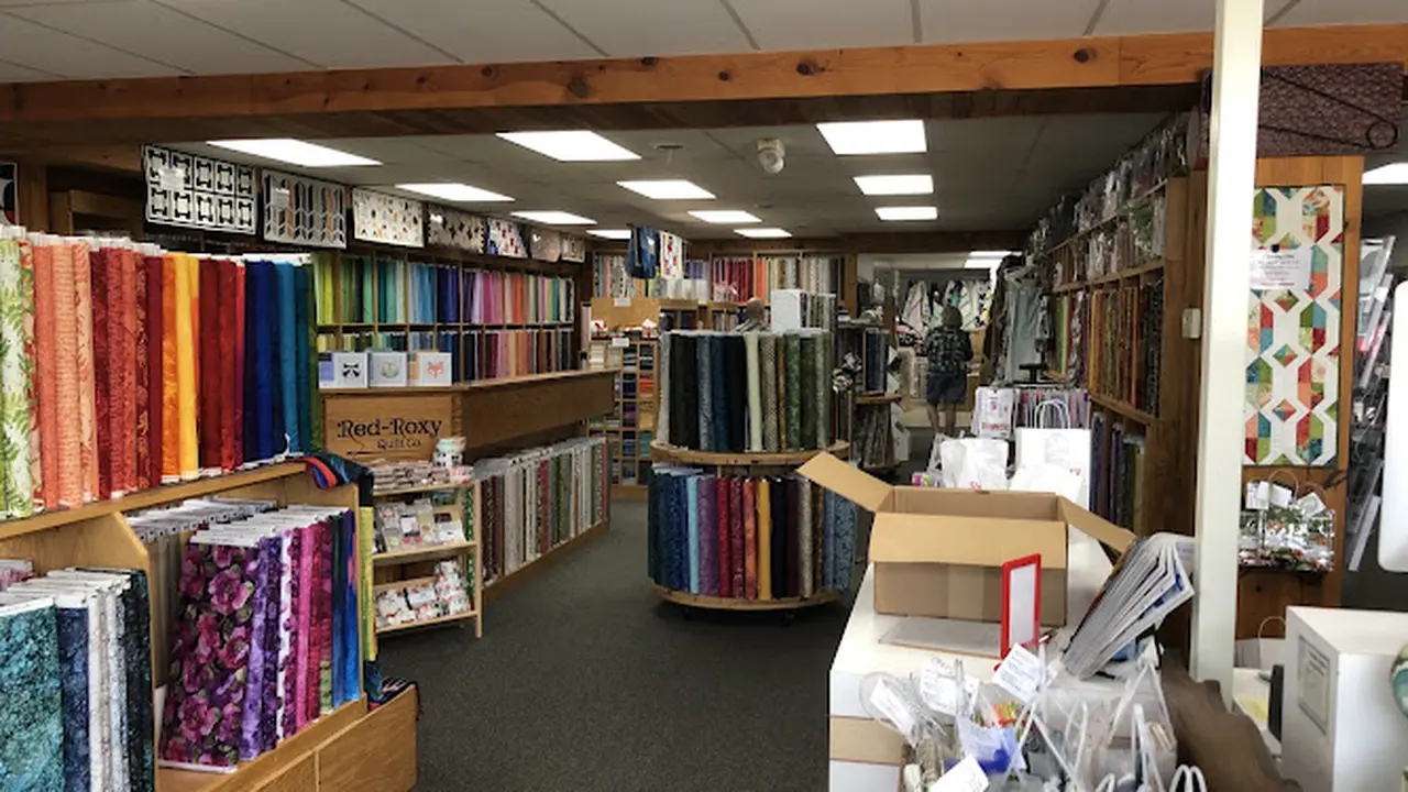 Fabric store in Decorah, IA: Red-Roxy Quilt Co