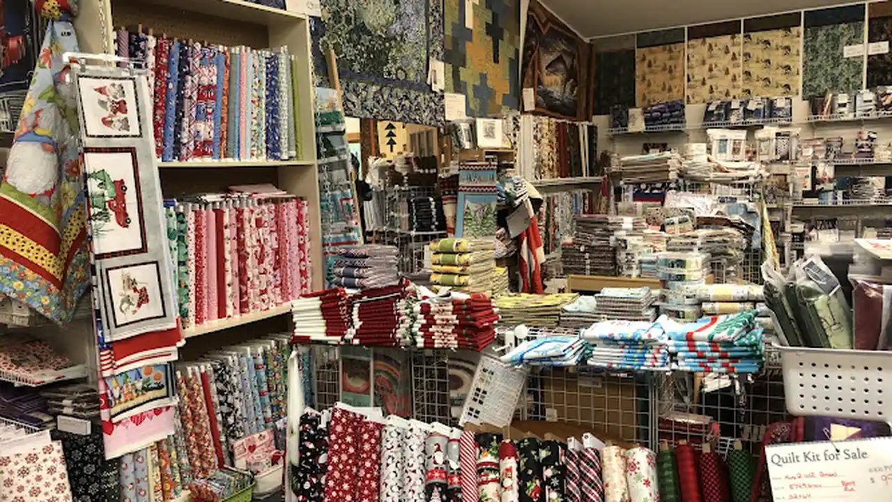 Fabric store in Floodwood, MN: Hingeley Road Quilting