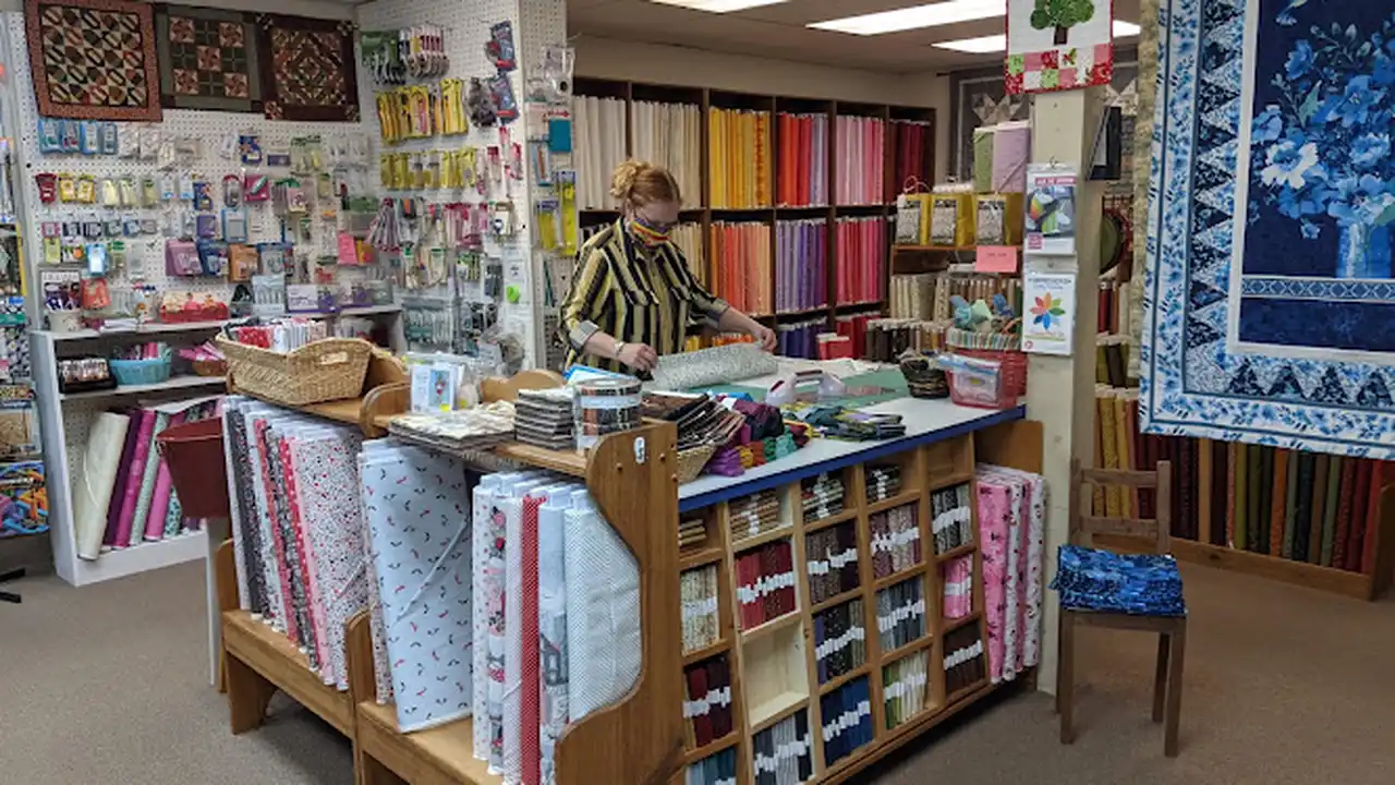 Fabric store in Georgetown, IN: Quilting Bee Quilt Shop