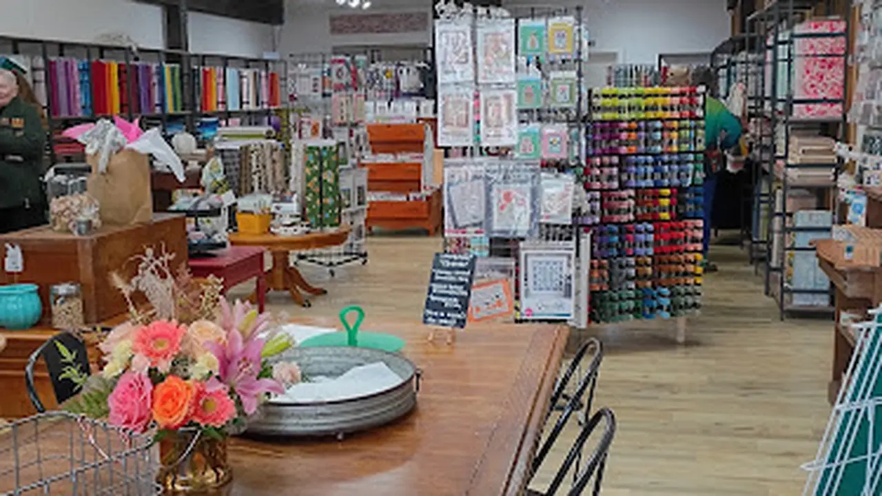 Fabric store in Grants Pass, OR: Thread & Hen