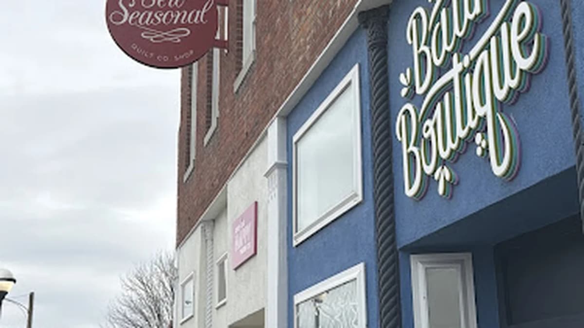 Fabric store in Hamilton, MO: Sew Seasonal Quilt Shop