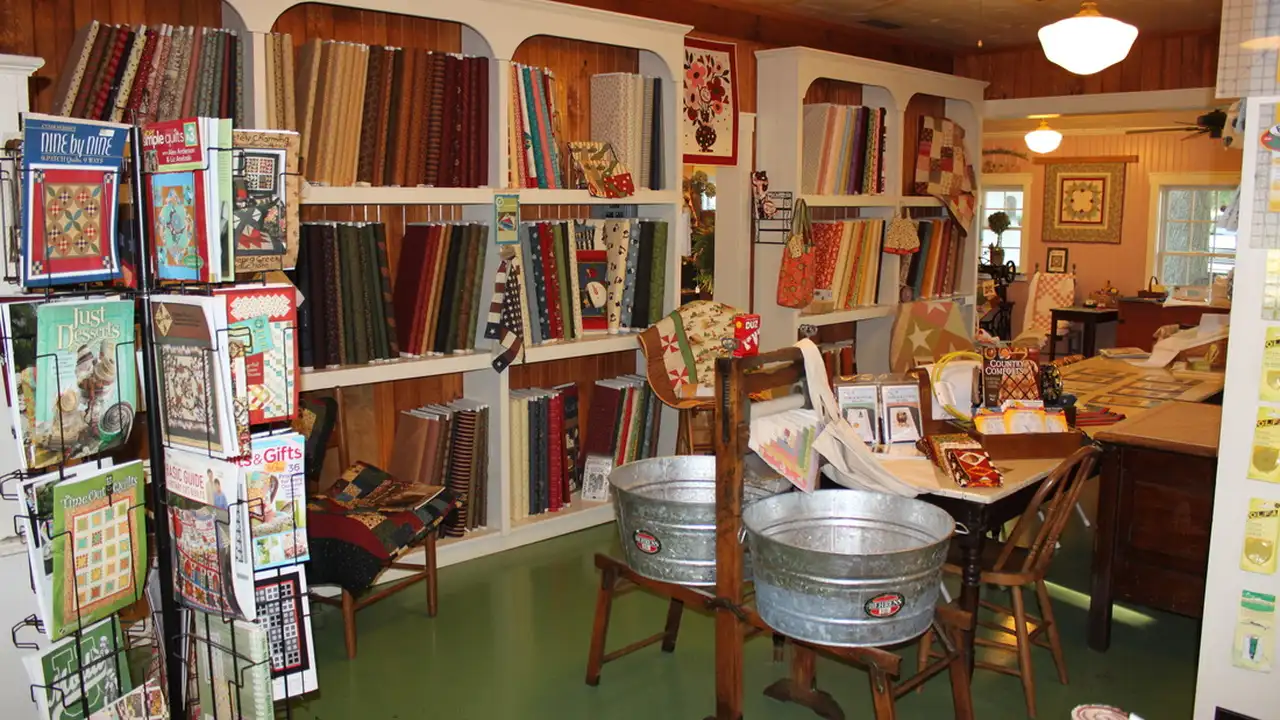 Fabric store in Haubstadt, IN: Quilts N Bloom