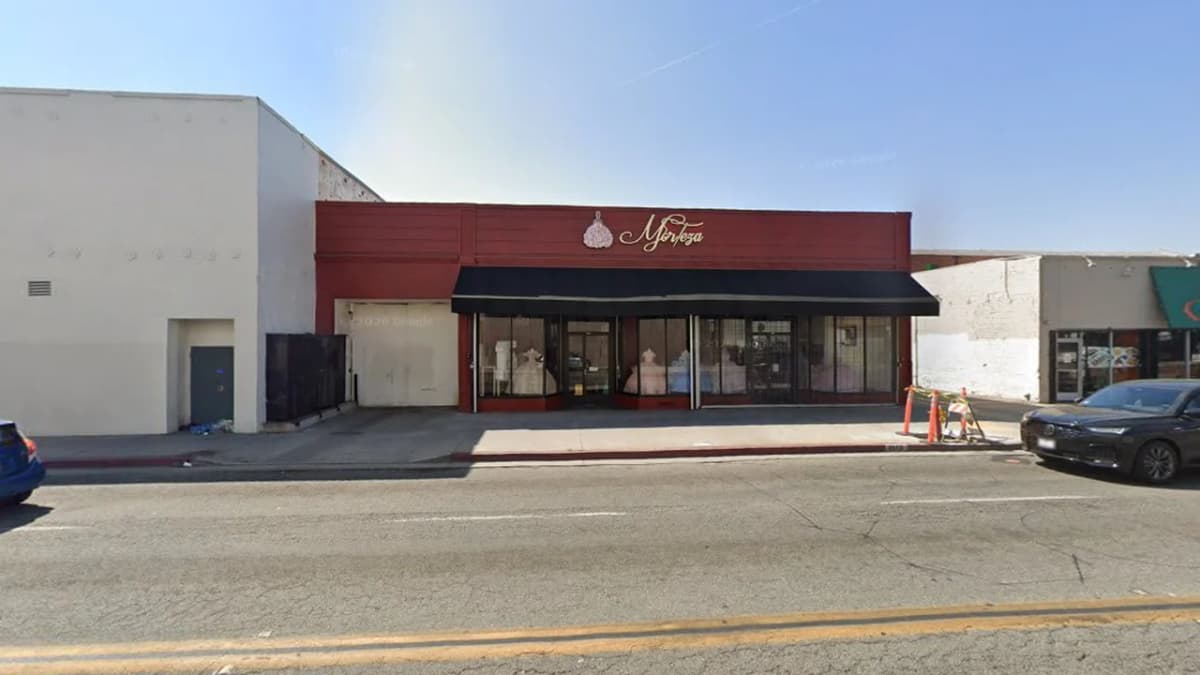 Fabric store in Huntington Park, CA: Elienisse Gómez Fabric store