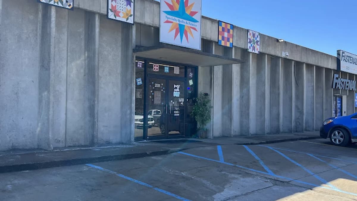 Fabric store in Jefferson City, MO: Specialty Quilts & Fabrics Llc