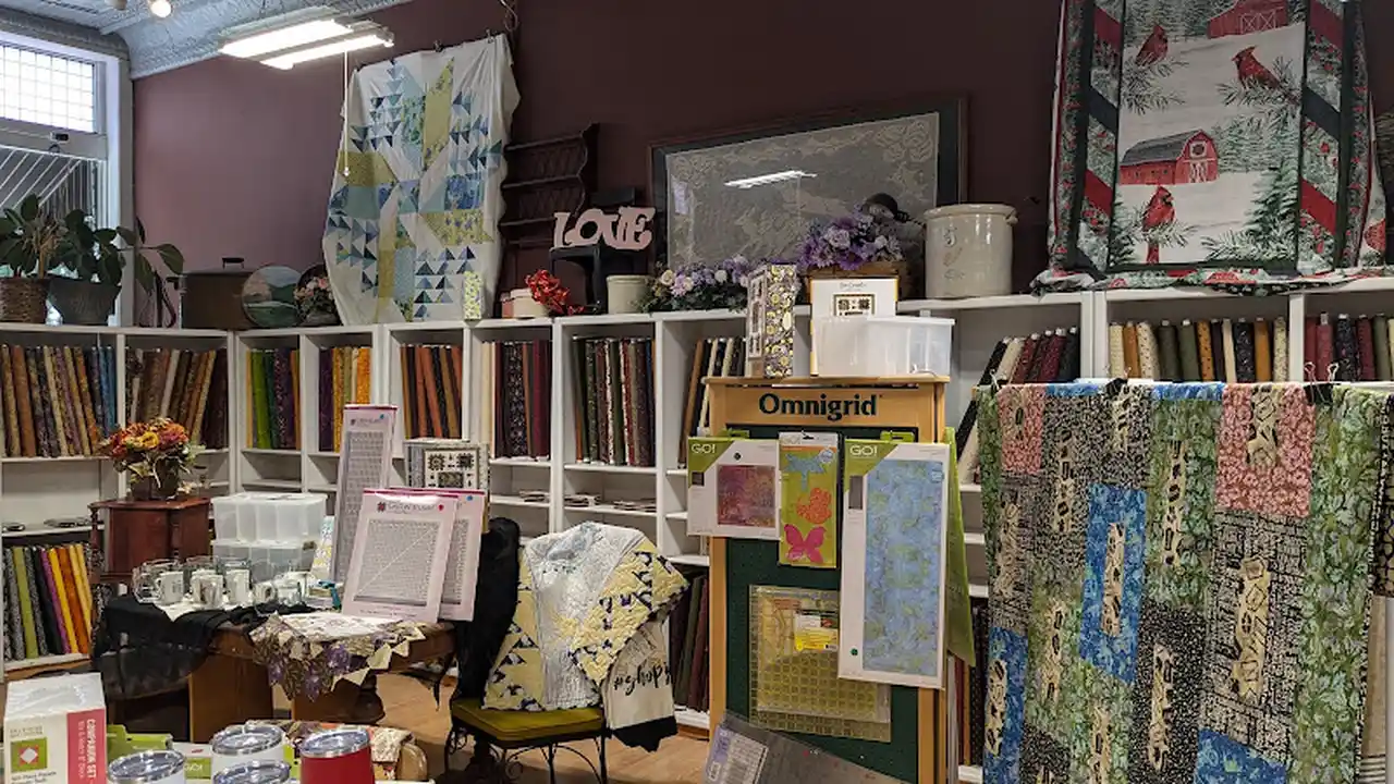 Fabric store in Jewell, IA: Sew Bee It