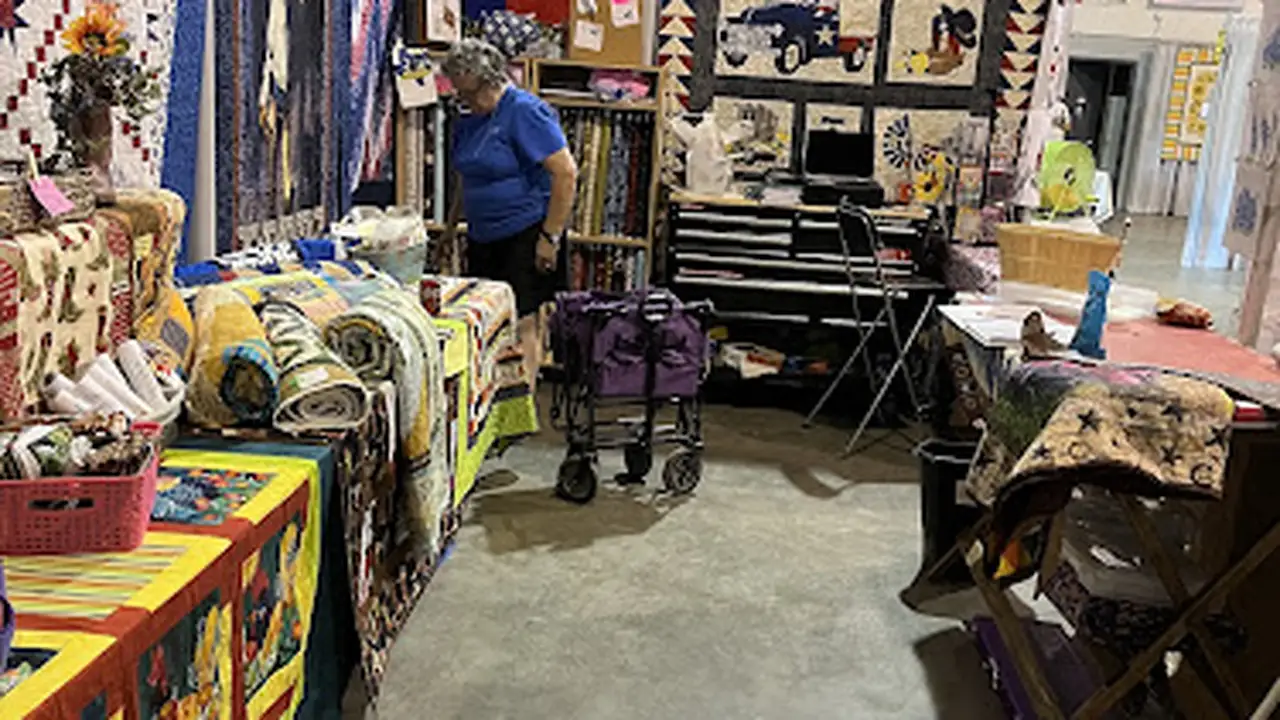 Fabric store in Jewett, TX: A Cowgirl Quilt Shop
