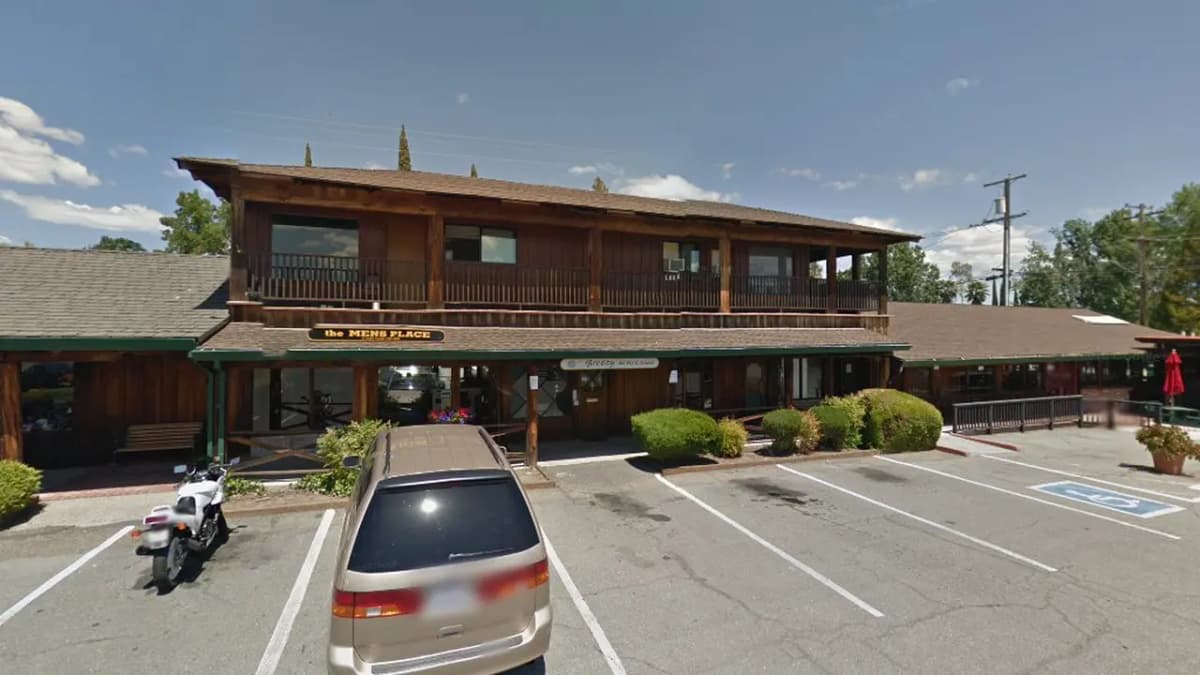 Fabric store in Lakeport, CA: Darn Cute Quilts And Fabrics