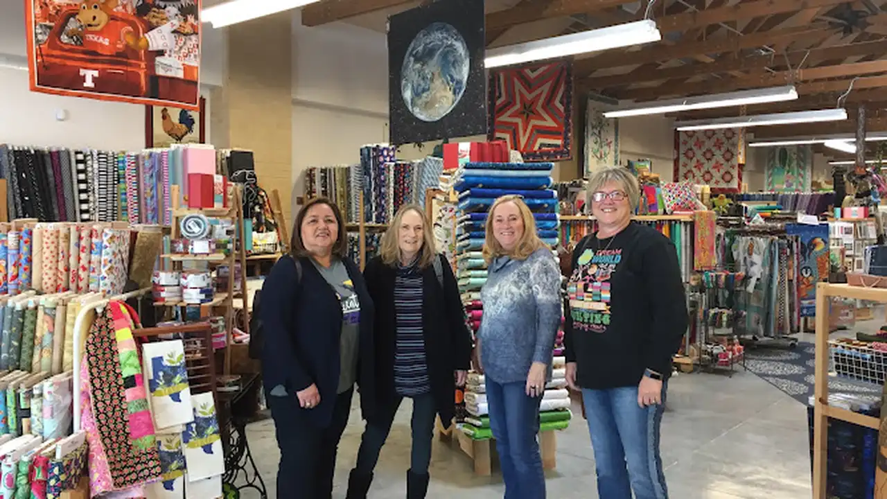 Fabric store in Luling, TX: HollyDee Quilts