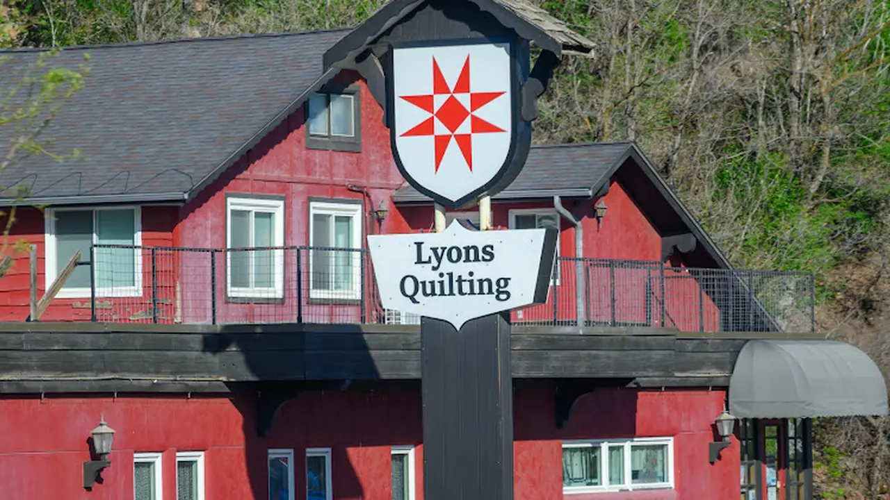 Fabric store in Lyons, CO: Lyons Quilting