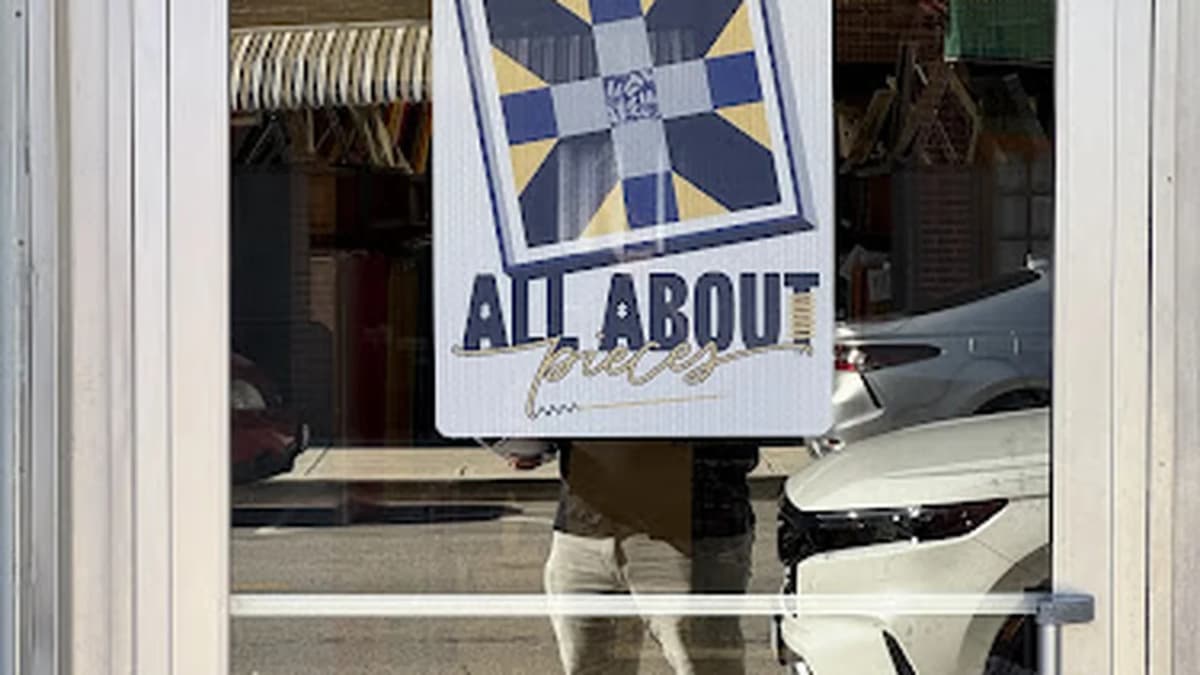 Fabric store in Macomb, IL: All About Pieces