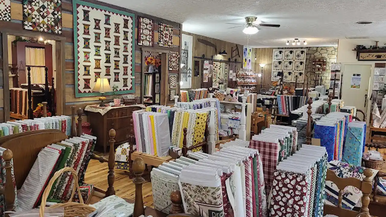 Fabric store in Navarre, OH: AnnaLouisa's Quilt Shop