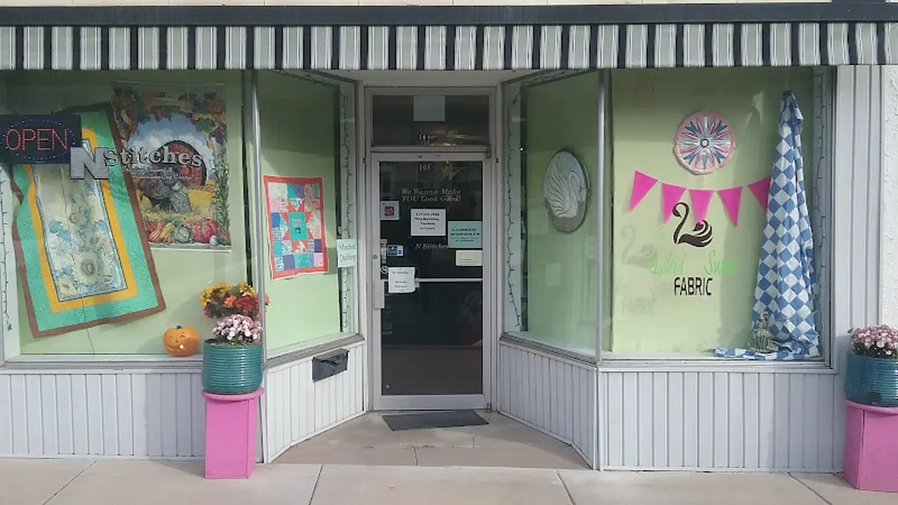 Fabric store in Neosho, MO: The Quilted Swan @N Stitches