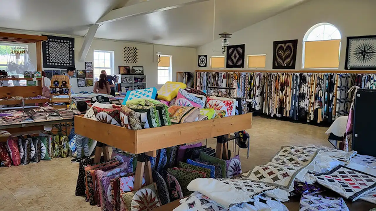 Fabric store in New Holland, PA: Smuckers Quilts