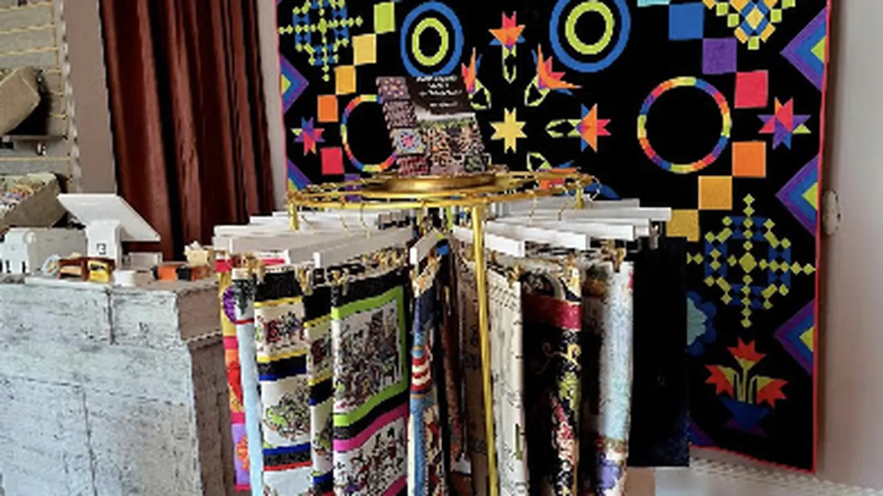 Fabric store in Newton, IA: 3 Dog Design Company Quilt Studio