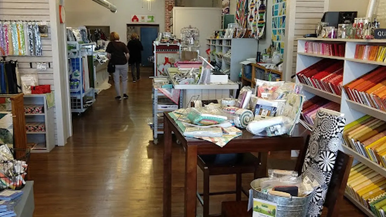 Fabric store in Oelwein, IA: Farmer's Daughters Quilts