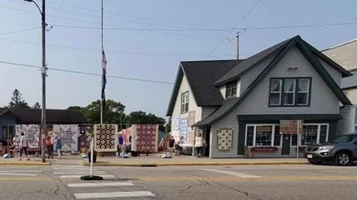 Fabric store in Orfordville, WI: The Sassy Farm Chicks Quilt Company