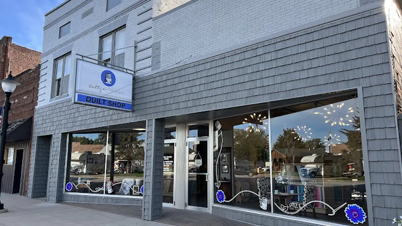 Fabric store in Orion, IL: Betty's Thimble Quilt Shop