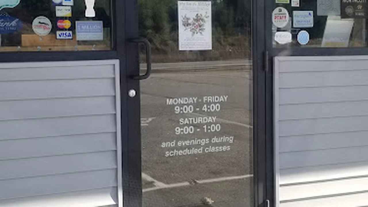 Fabric store in Oxford, ME: Oxford Mill-End Store