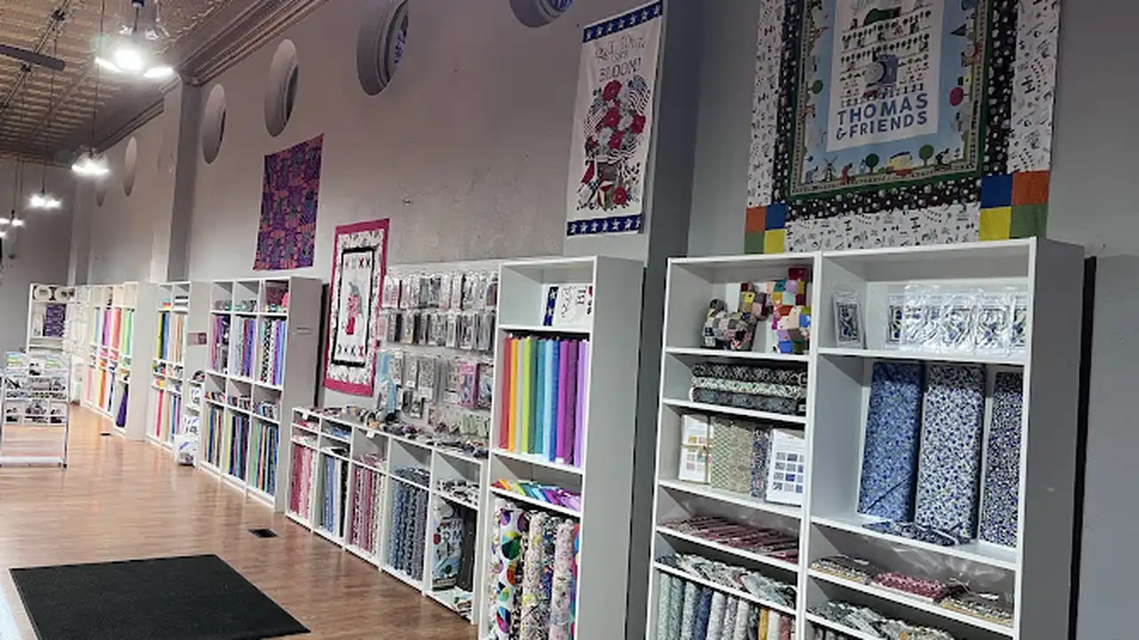 Fabric store in Plymouth, IN: Color Wheel Quilt Shop