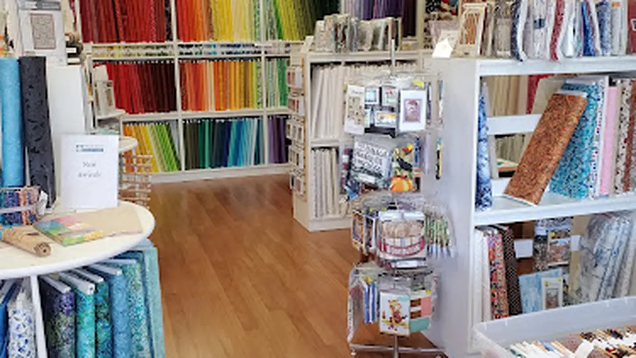 Fabric store in Punta Gorda, FL: White Daisy Quilt Shop