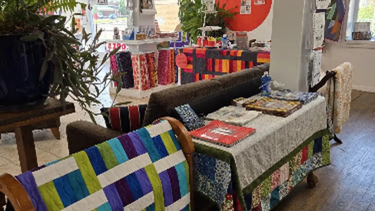Fabric store in Reedsburg, WI: Red Dot Quilt Supplies