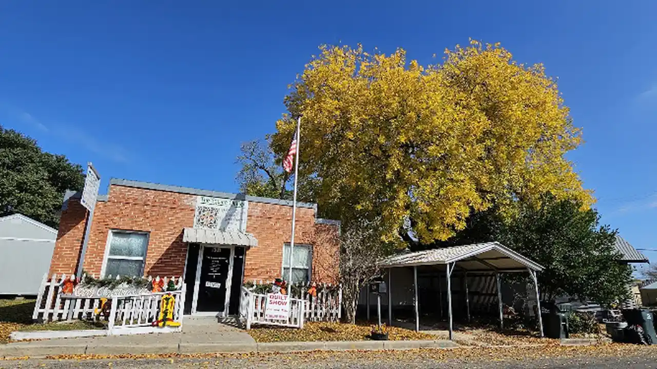 Fabric store in Shiner, TX: Square Quilter