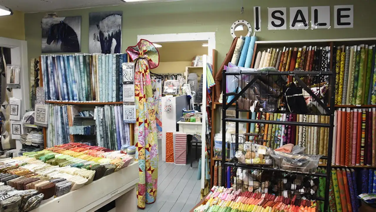 Fabric store in South Amana, IA: Fern Hill Gifts and Quilts