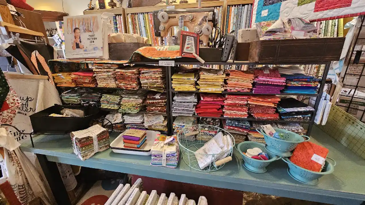 Fabric store in Spencer, IN: Unraveled Quilt Store