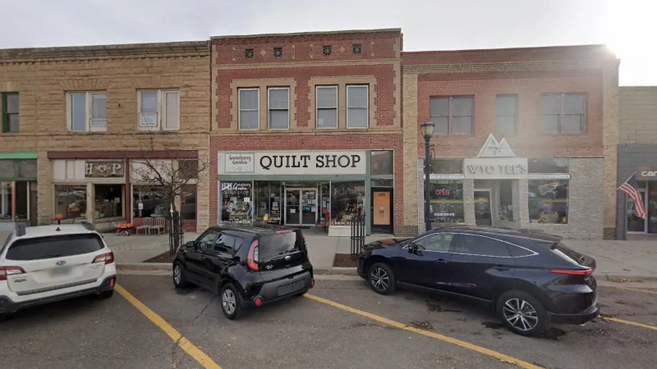 Fabric store in Thermopolis, WY: Paintbrush Fabric and Fiber