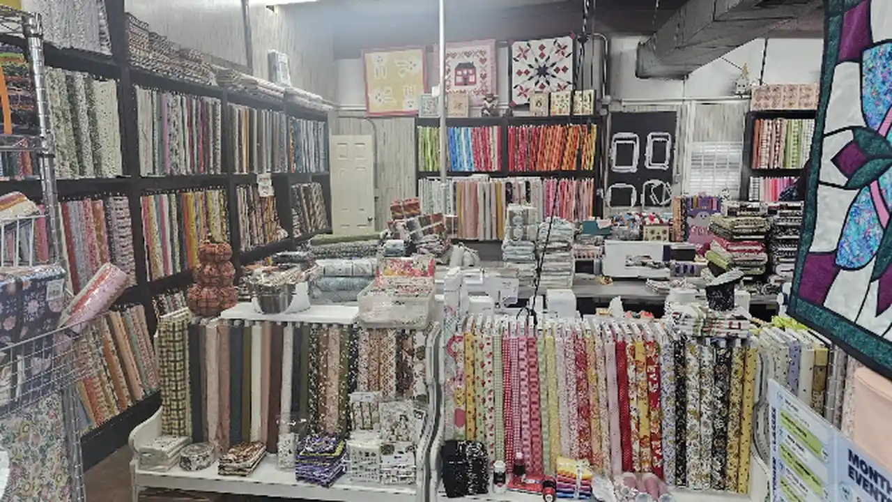 Fabric store in Union City, TN: Blue House Quilt and Craft
