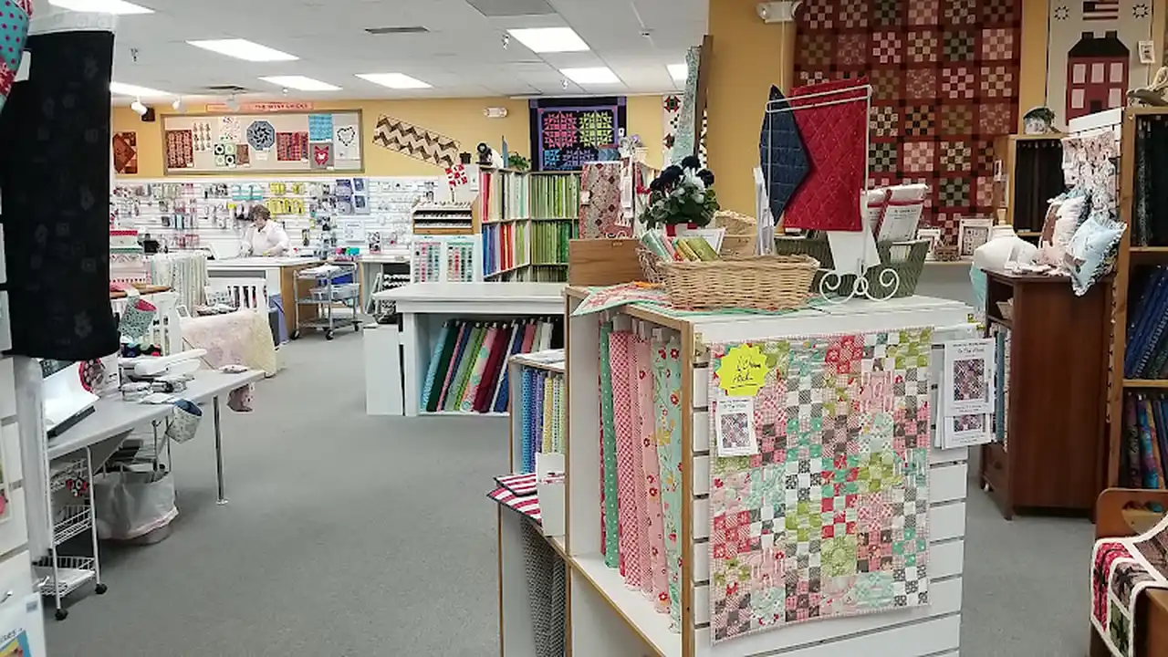 Fabric store in Urbandale, IA: Creekside Quilting